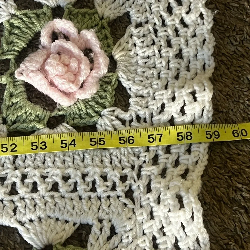 Handmade square afghan roses white pink green - Picture 5 of 9